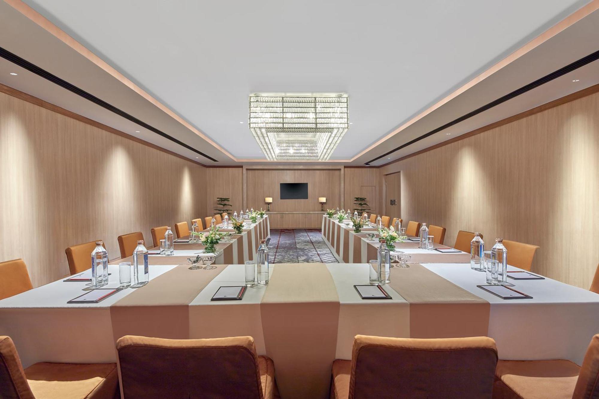 Doubletree By Hilton Варанаси Екстериор снимка