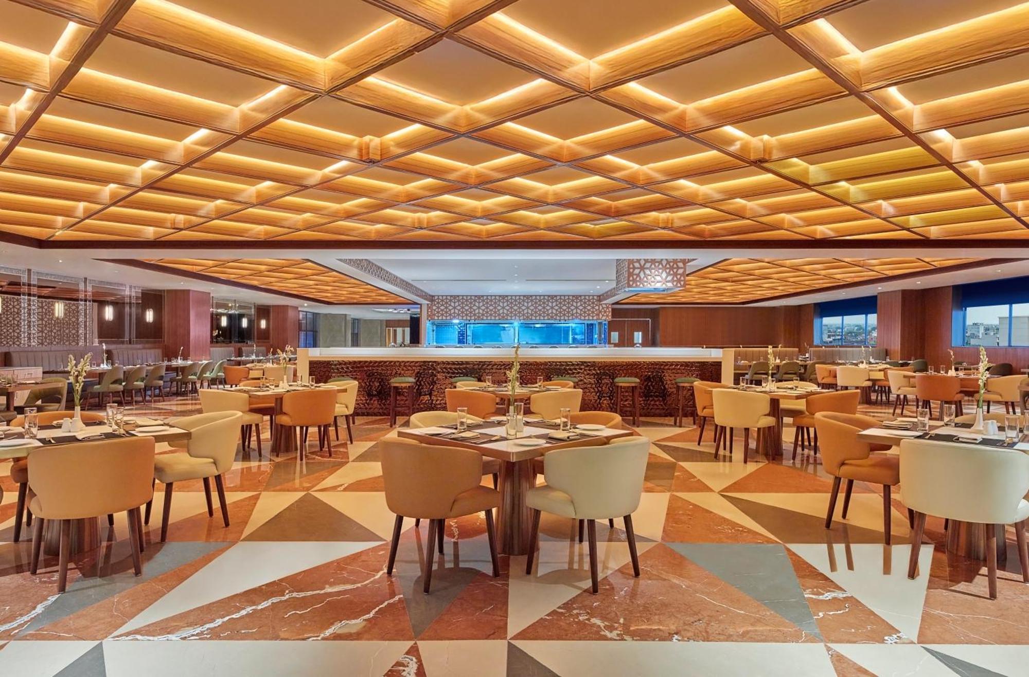 Doubletree By Hilton Варанаси Екстериор снимка