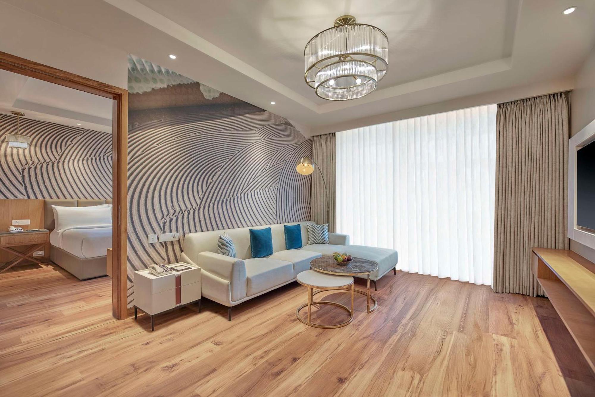 Doubletree By Hilton Варанаси Екстериор снимка