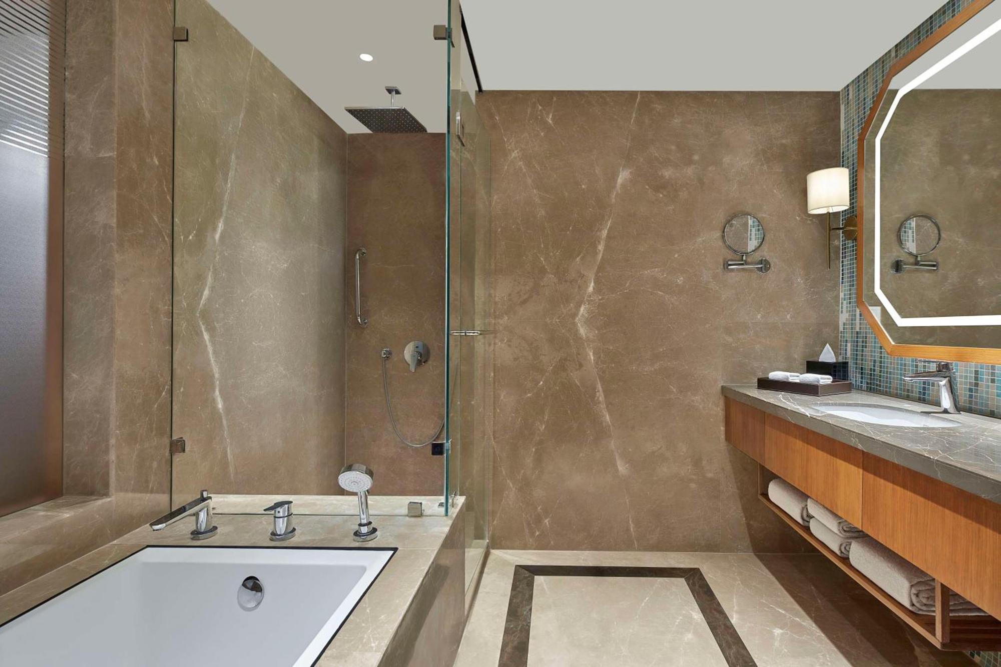 Doubletree By Hilton Варанаси Екстериор снимка